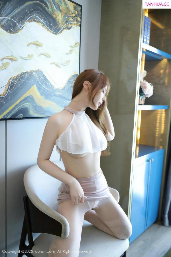 Evelyn艾莉  [XiuRen]高清写真图 2025.12.23 No.11140 Evelyn 白色丝袜第35张图片